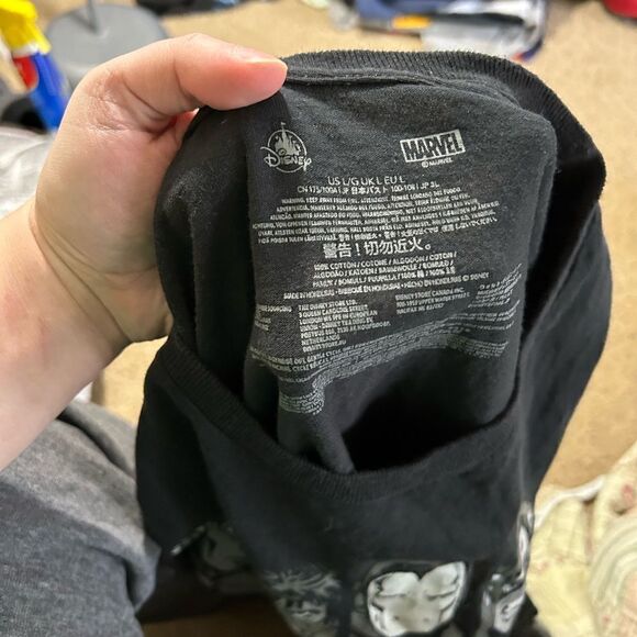 Disney Marvel Avengers Tshirt - Picture 2 of 2